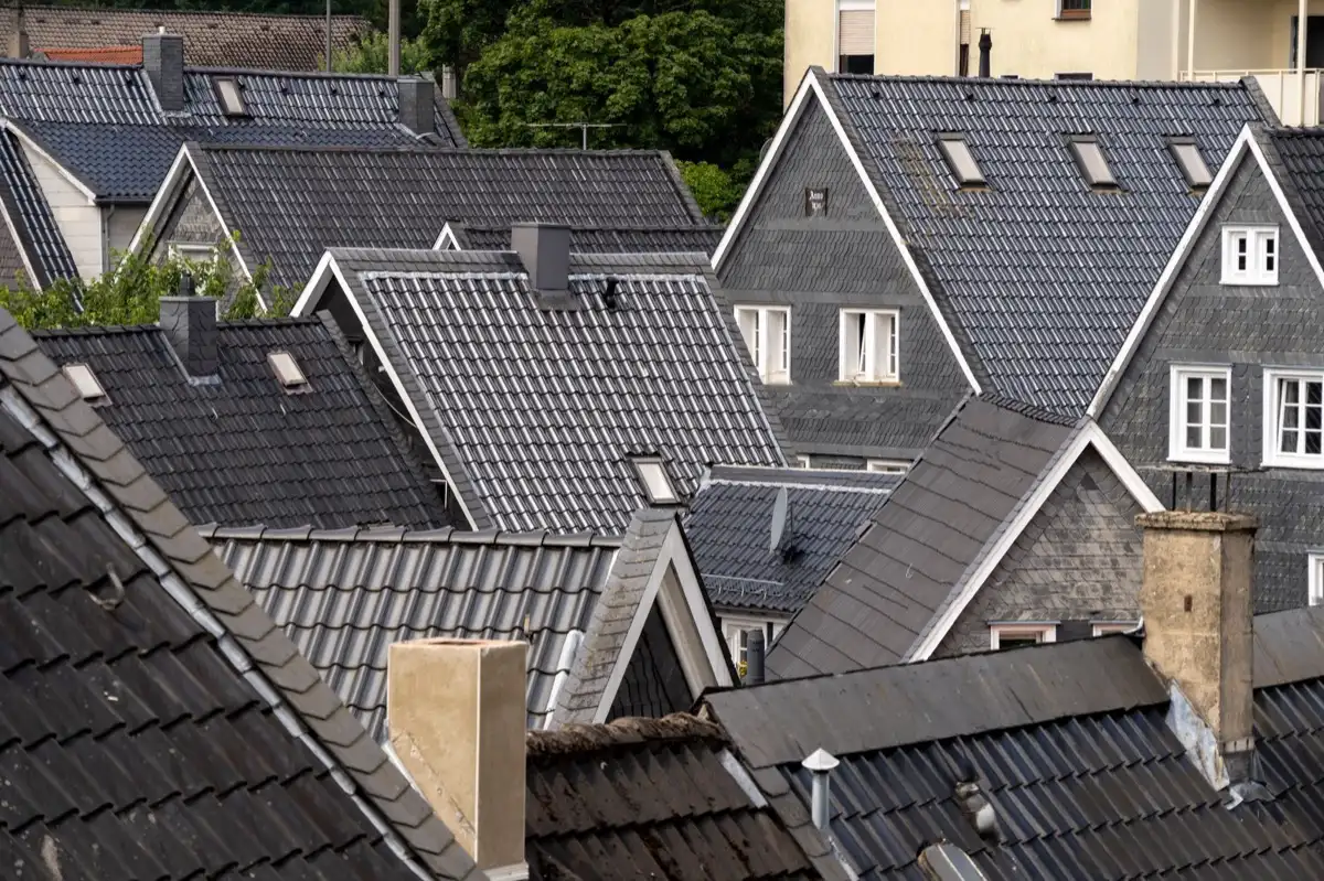 Steep roof eaves and gutter lines on houses in Madison, AL